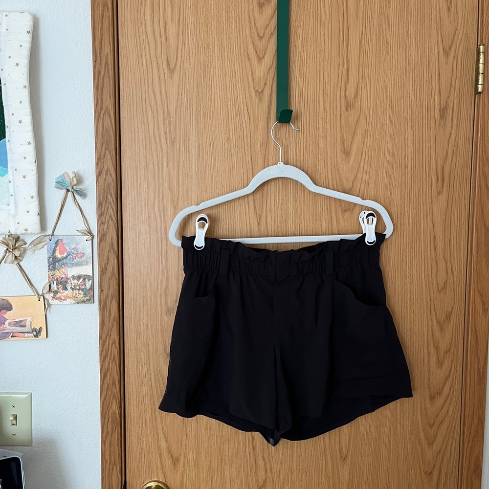 Athleta | flowy black shorts